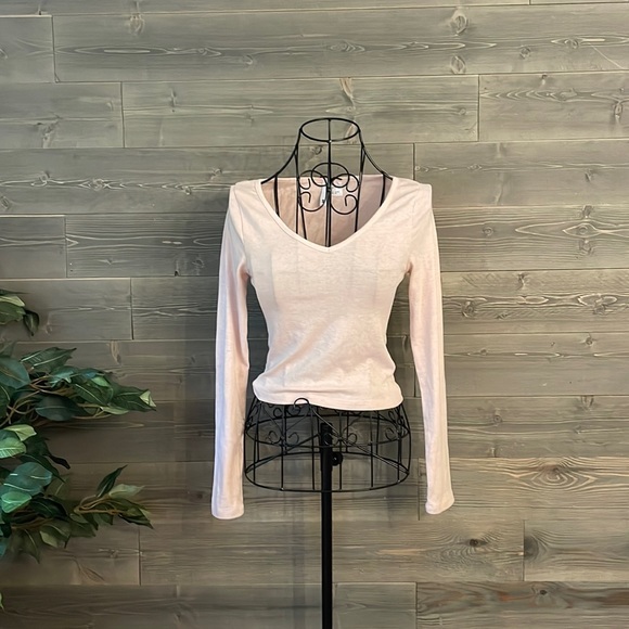 H&M Tops - Ladies size small H&M pink, V-neck Long sleeve crop top